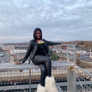 Meet your Posher, Donica